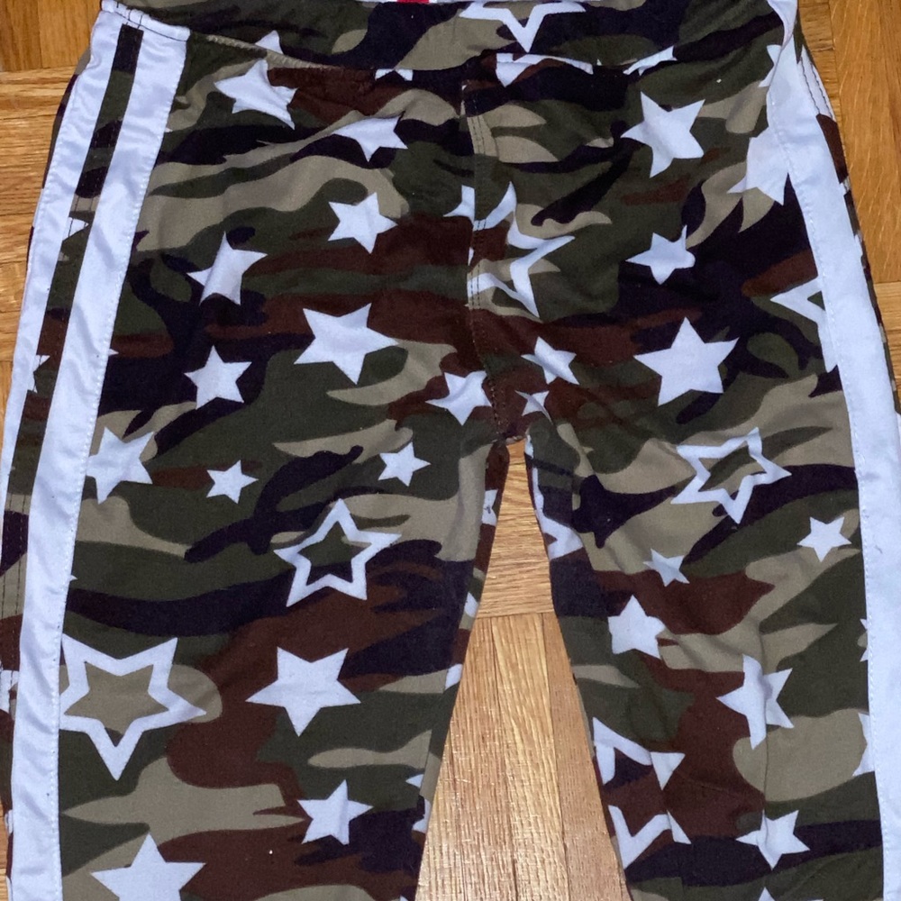 Girls medium leggings, stretchy waist band.